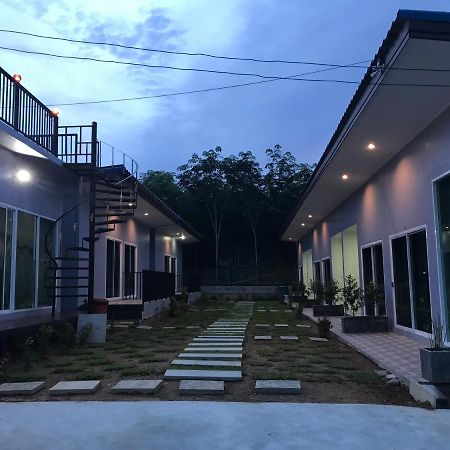 Tubtimtong Boutique Hotel Nai Yang Beach Buitenkant foto