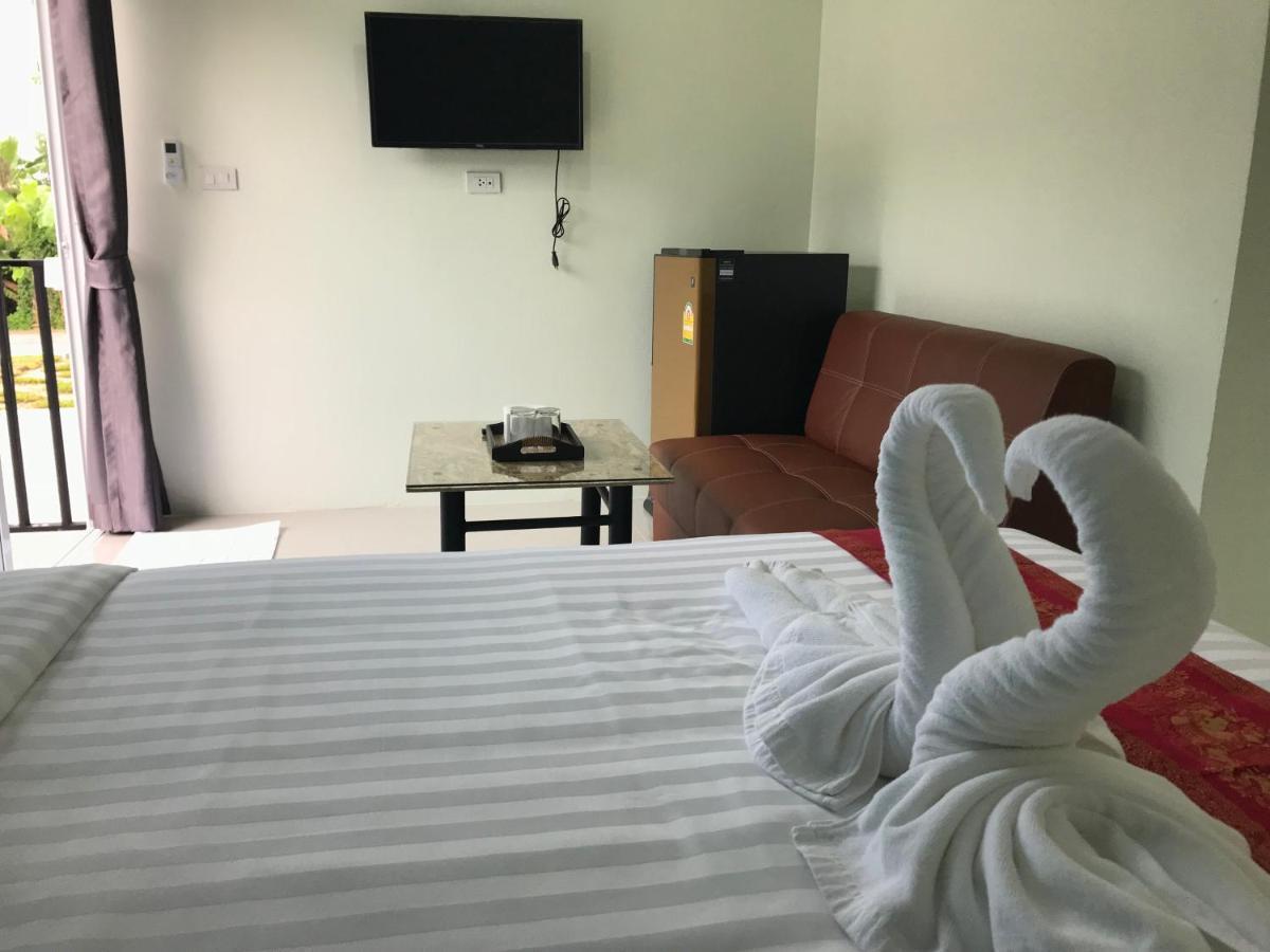 Tubtimtong Boutique Hotel Nai Yang Beach Buitenkant foto